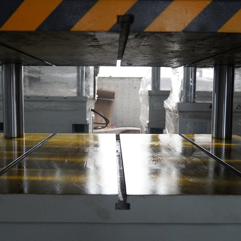 Manufacturer Direct Sale of 63 Tons Three-Beam Four-Column Hydraulic Press factory