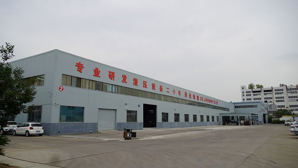200T4000mm CNC hydraulic press brake manufacture